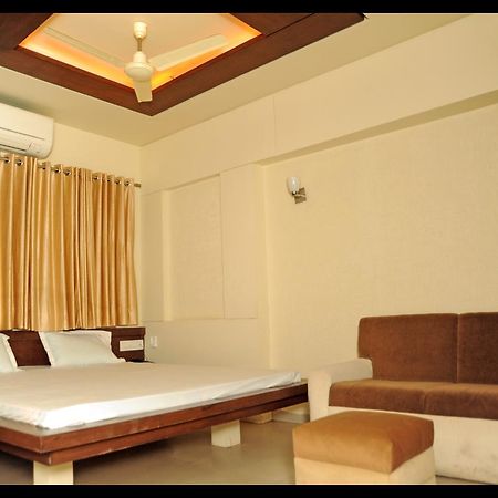 Tulsi Motel Nadiād Buitenkant foto