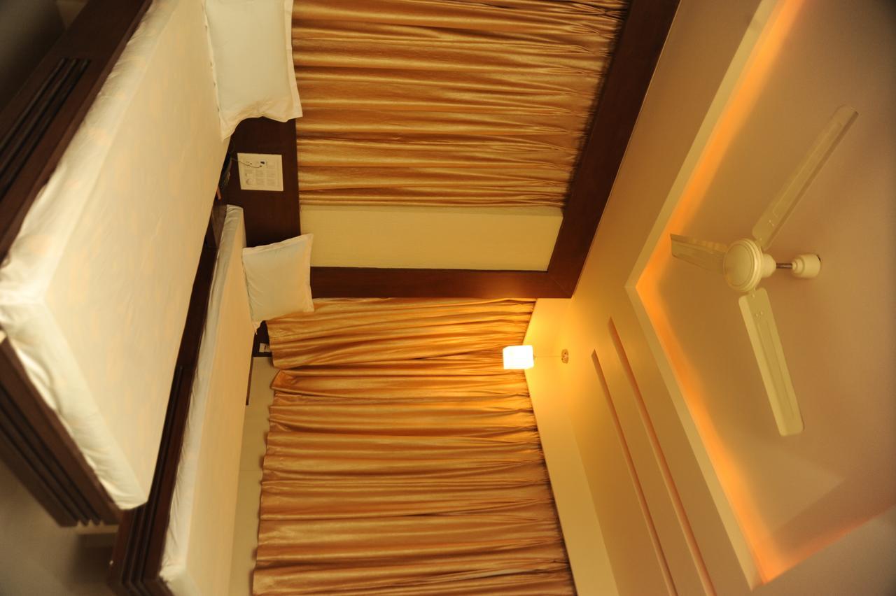 Tulsi Motel Nadiād Buitenkant foto